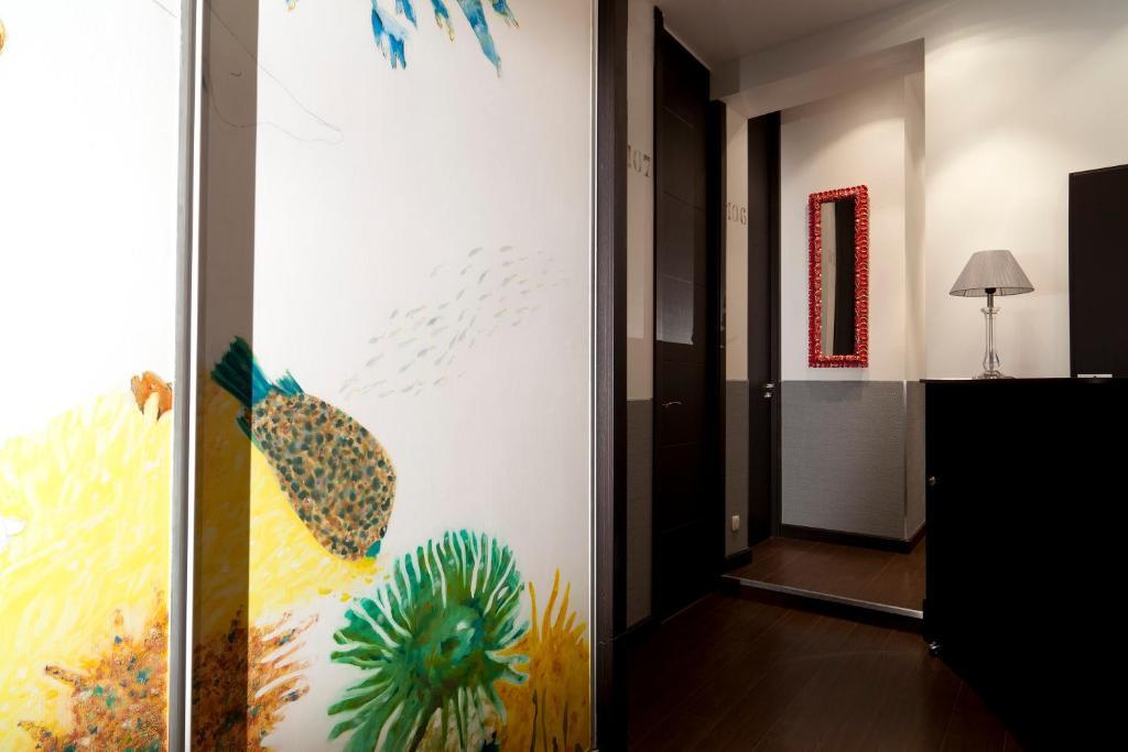Thc Latina Hostel Madrid Exterior photo